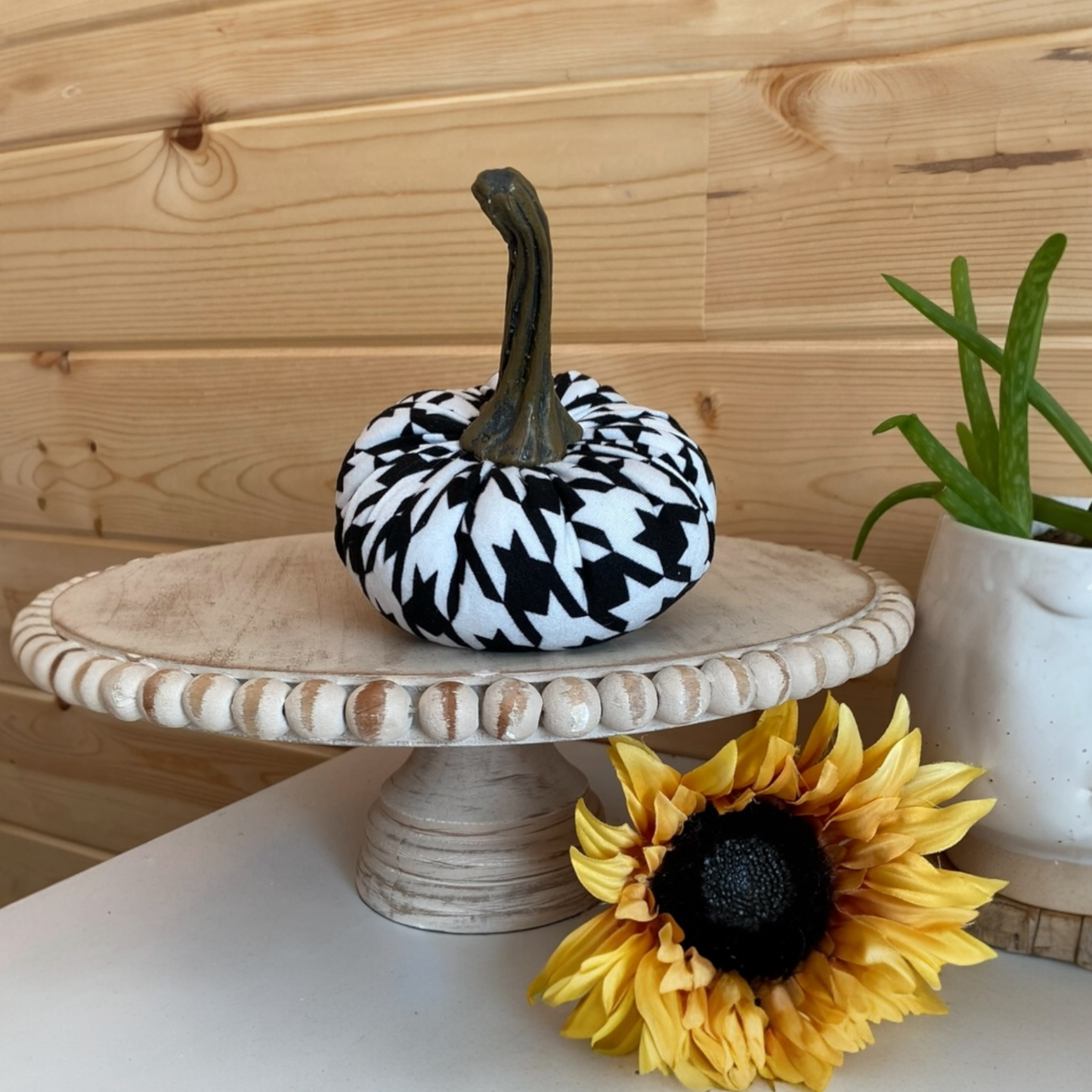 SMALL PUMPKIN HOUNDSTOOTH PRINT - BLACK and WHITE