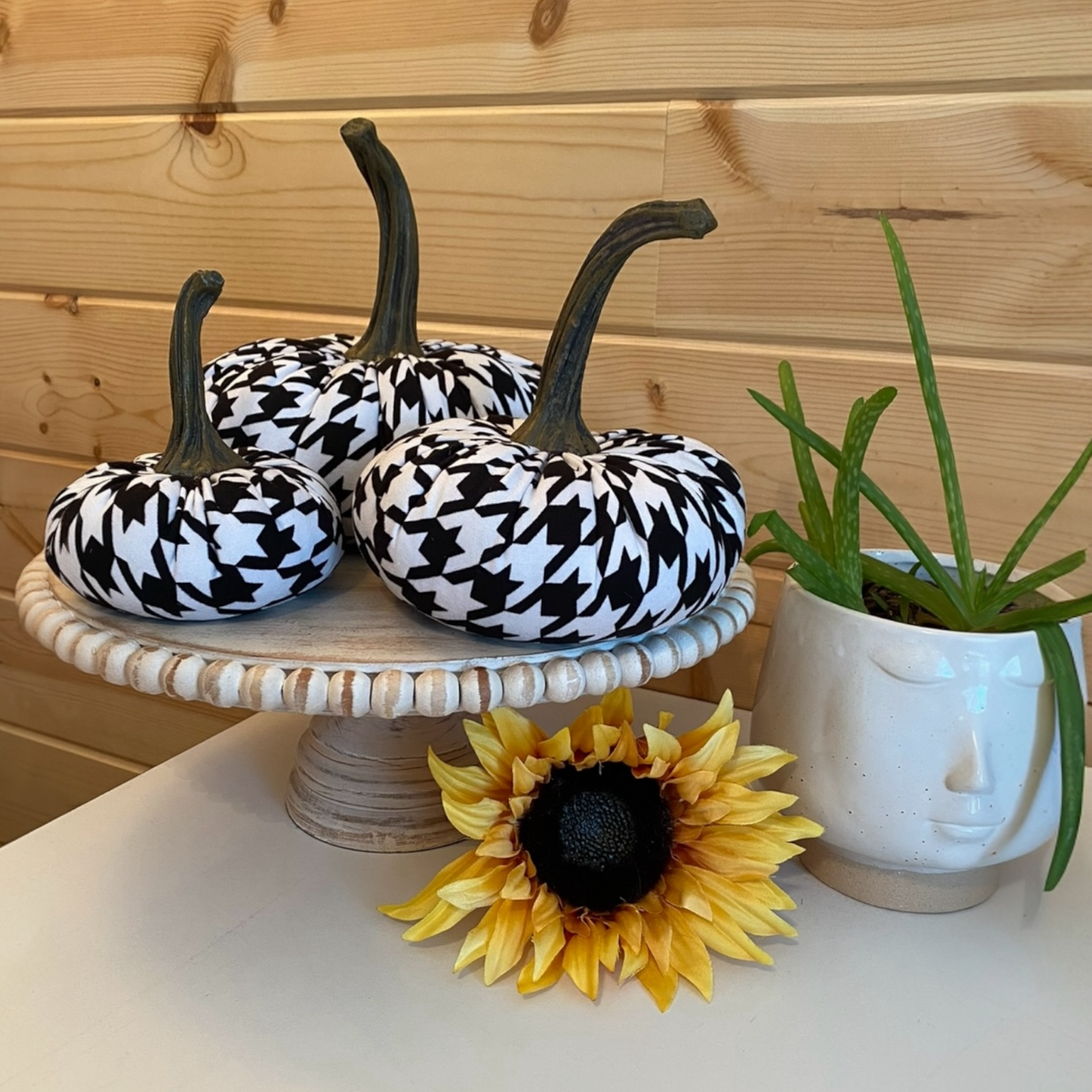 SMALL PUMPKIN HOUNDSTOOTH PRINT - BLACK and WHITE