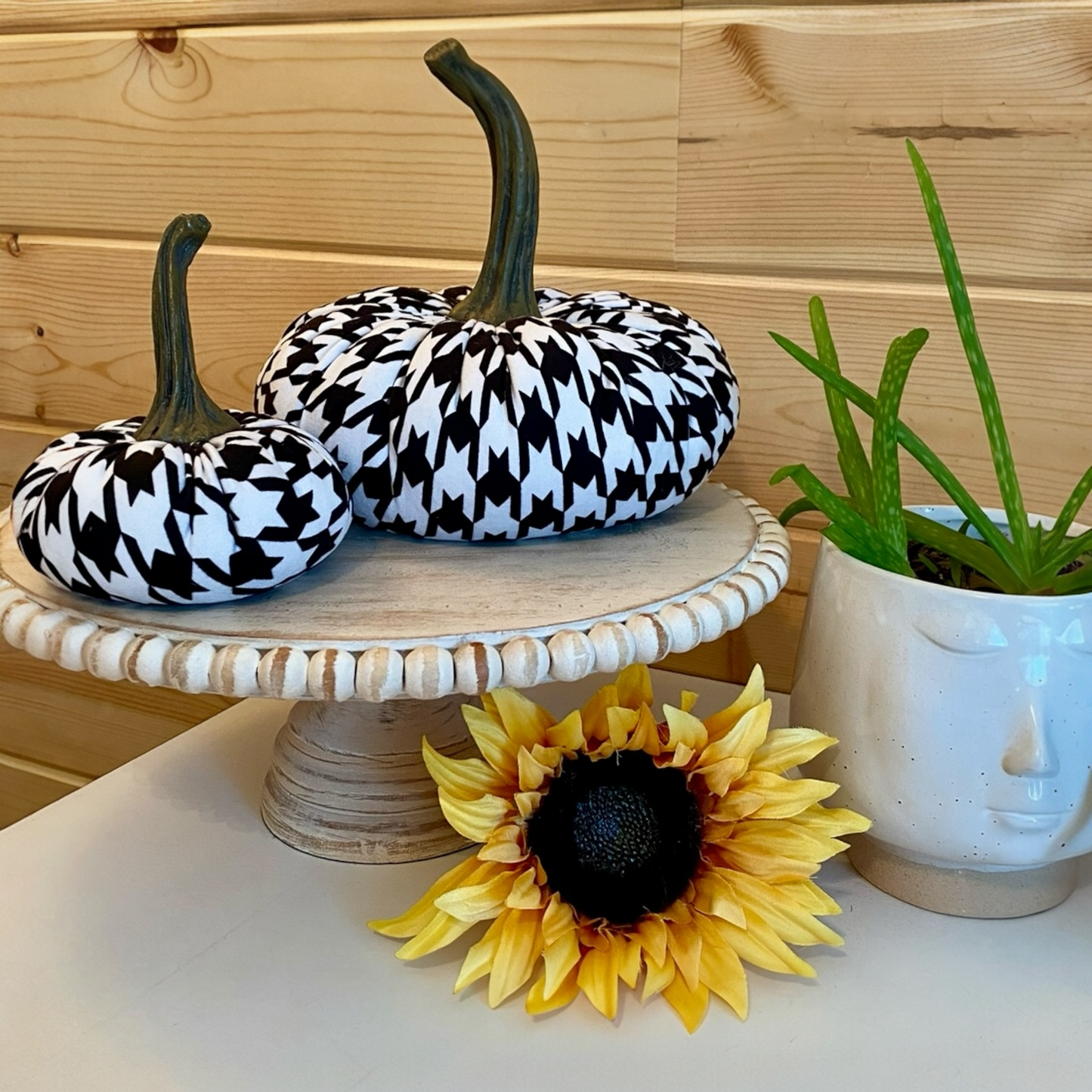 SMALL PUMPKIN HOUNDSTOOTH PRINT - BLACK and WHITE