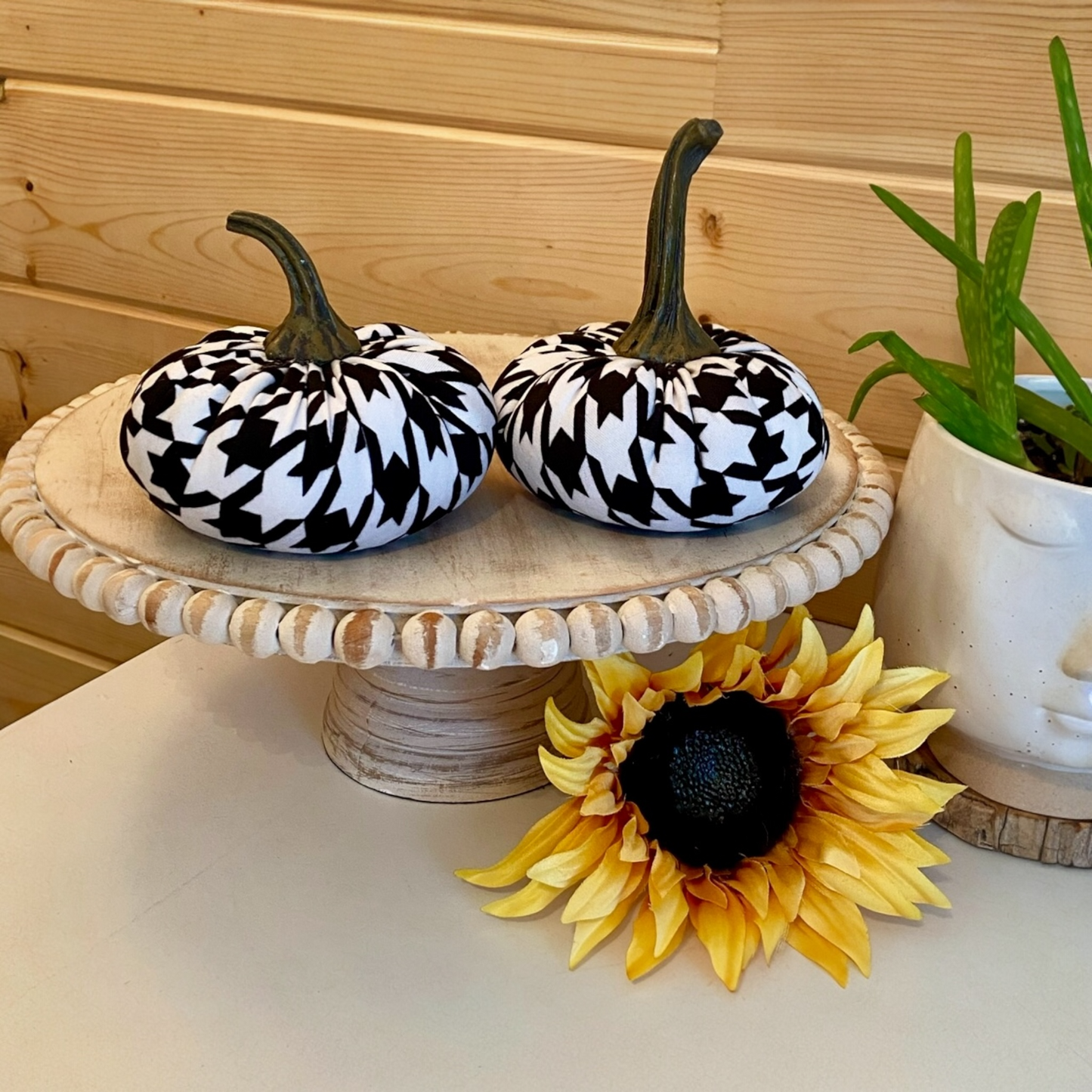 SMALL PUMPKIN HOUNDSTOOTH PRINT - BLACK and WHITE