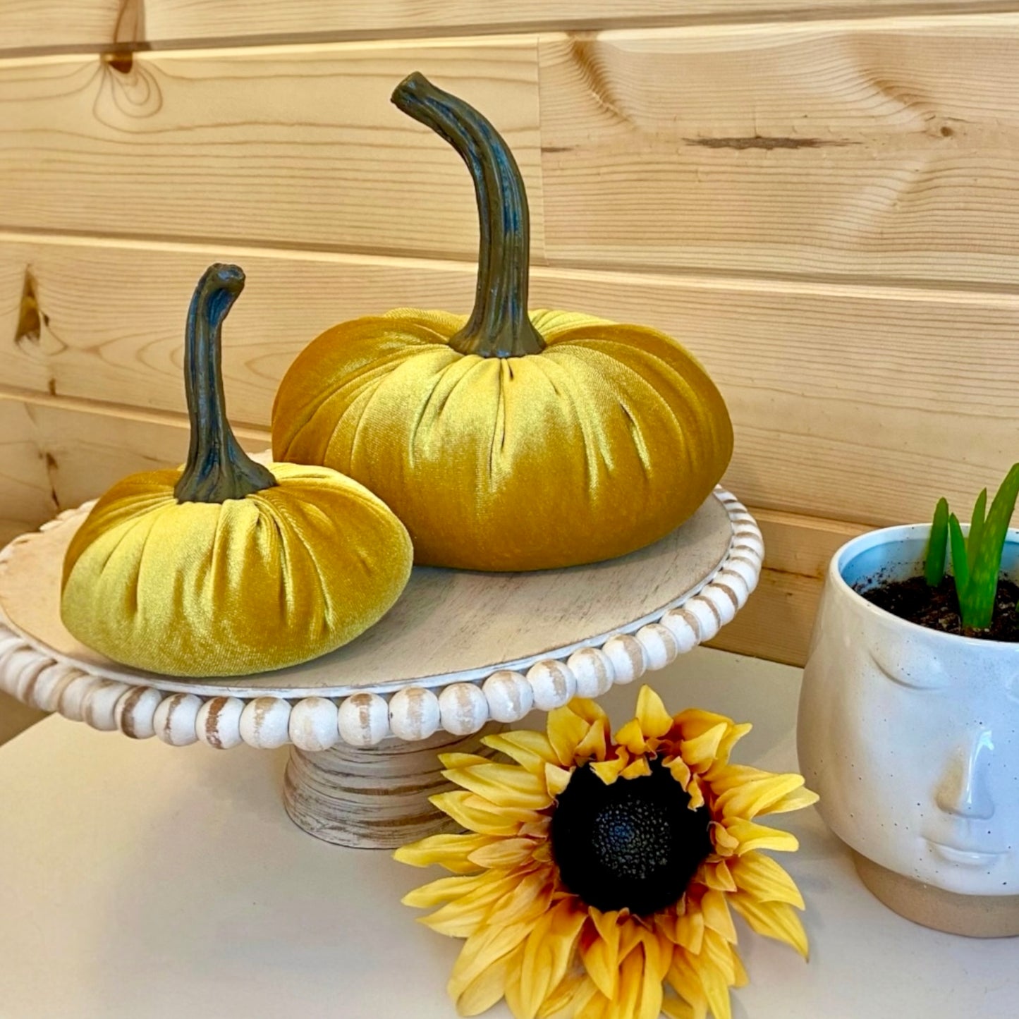 EXTRA LARGE VELVET PUMPKIN - GOLD