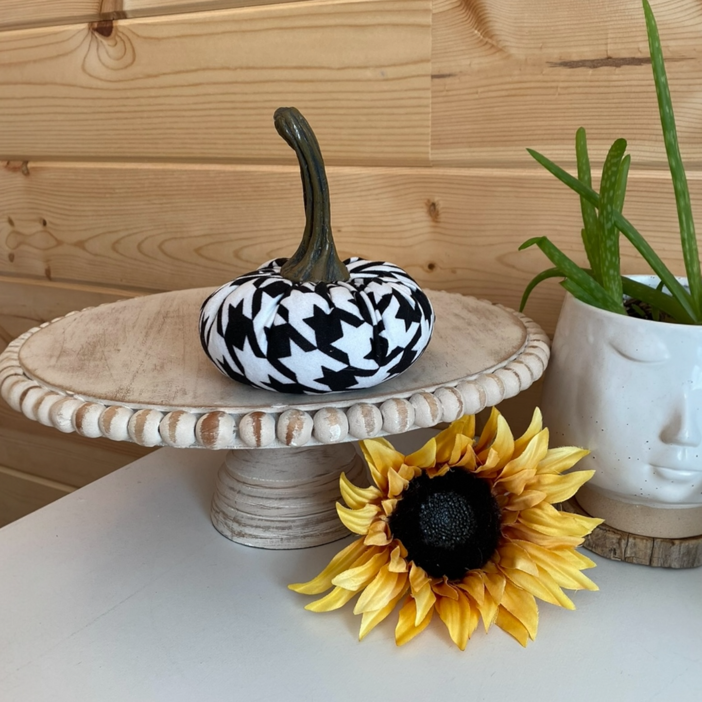 SMALL PUMPKIN HOUNDSTOOTH PRINT - BLACK and WHITE