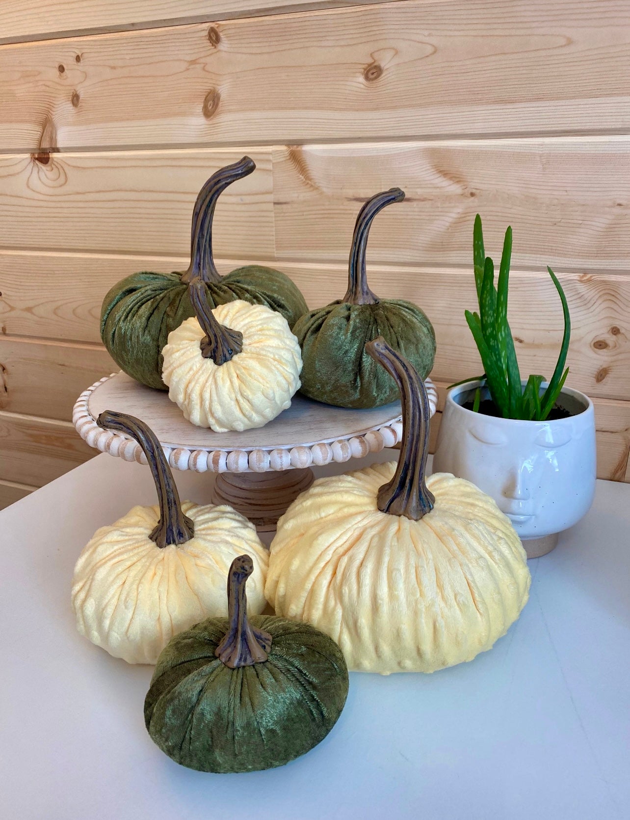 SMALL CRUSHED VELVET PUMPKIN - MARTINI OLIVE GREEN