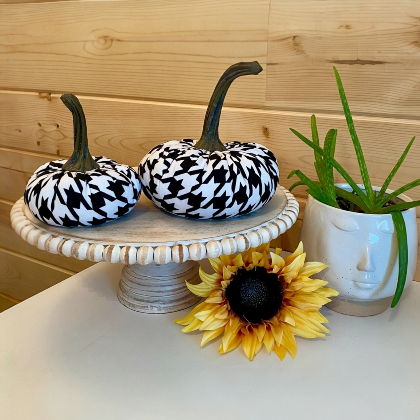 SMALL PUMPKIN HOUNDSTOOTH PRINT - BLACK and WHITE