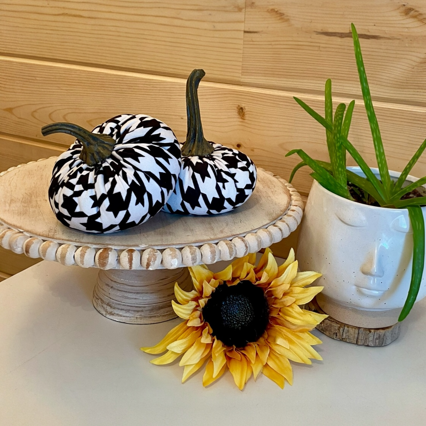 SMALL PUMPKIN HOUNDSTOOTH PRINT - BLACK and WHITE