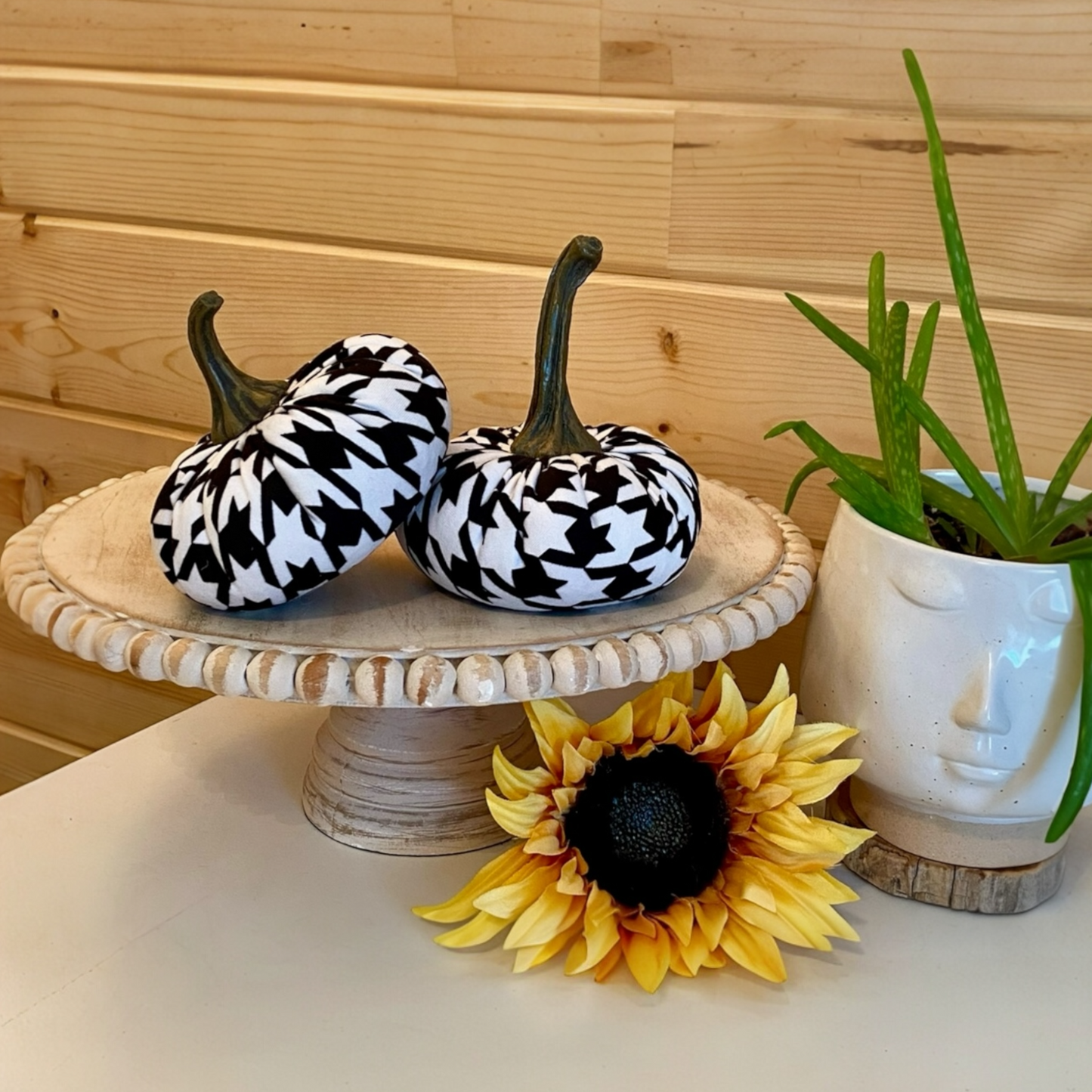 SMALL PUMPKIN HOUNDSTOOTH PRINT - BLACK and WHITE